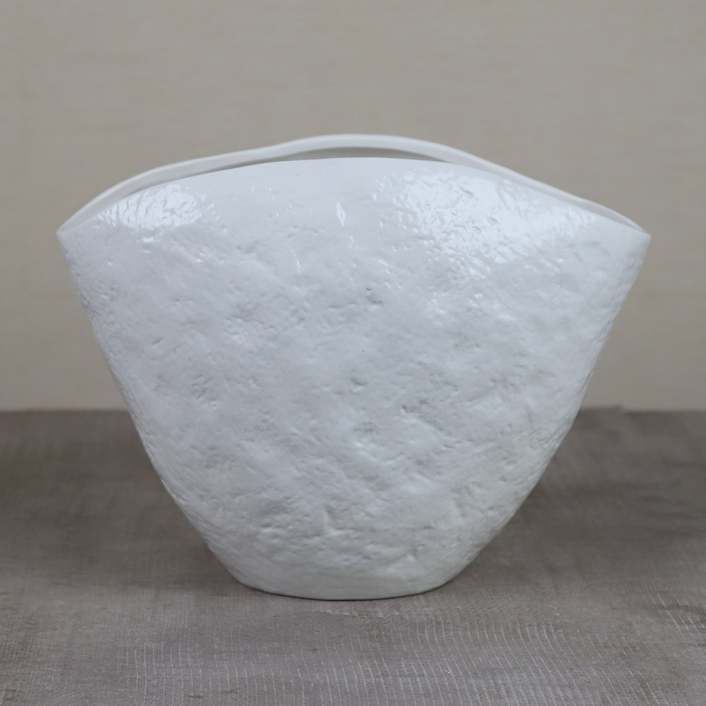 Edeng White Ceramic Vase Decorative Minimalism Modern Home Decor Aesthetic for Wedding Dinner Table Party Living Room Bedroom