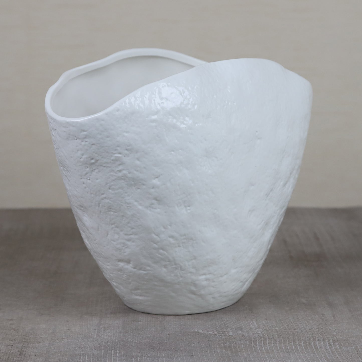 Edeng White Ceramic Vase Decorative Minimalism Modern Home Decor Aesthetic for Wedding Dinner Table Party Living Room Bedroom