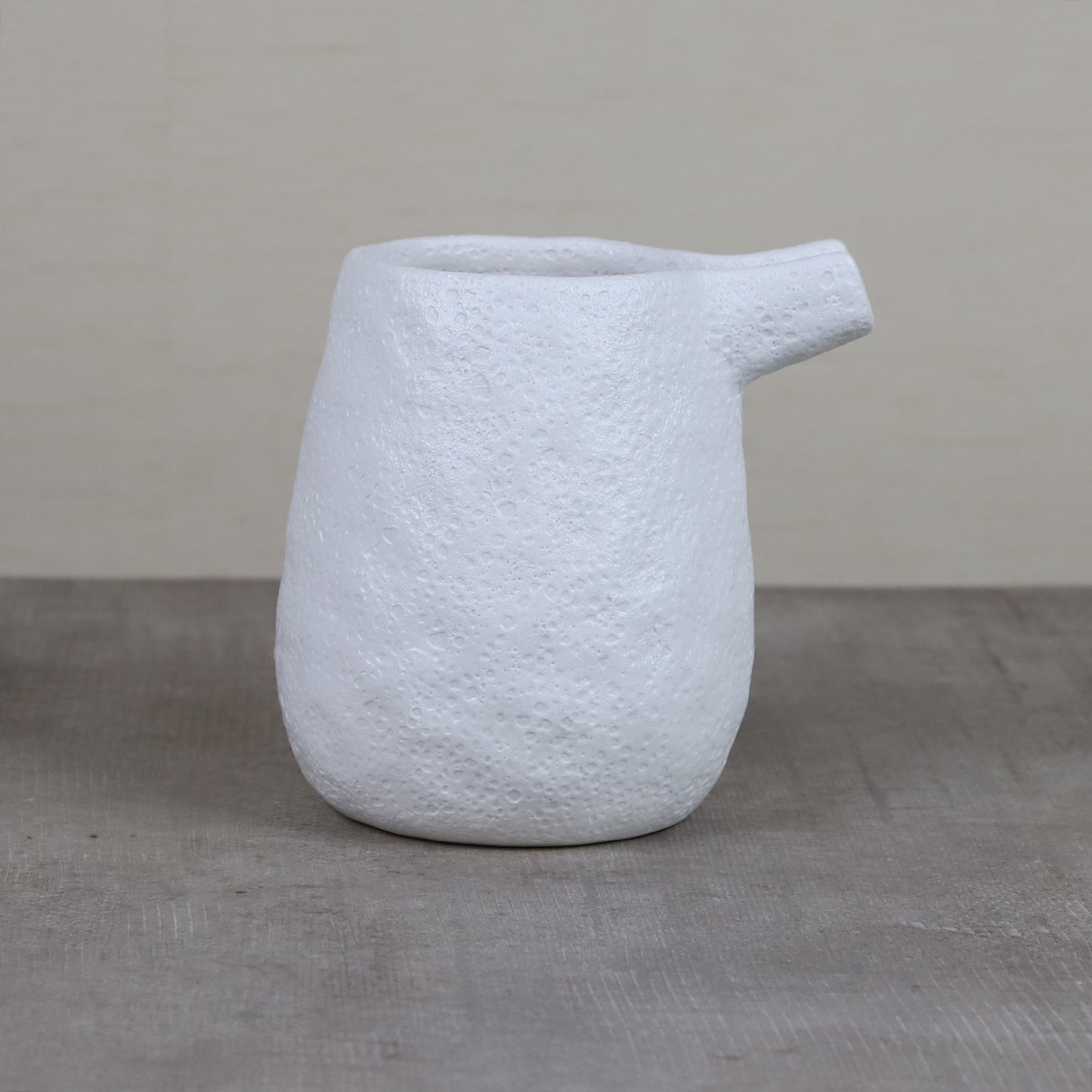 Edeng White Ceramic Vase Decorative Minimalism Modern Home Decor Aesthetic for Wedding Dinner Table Party Living Room Bedroom